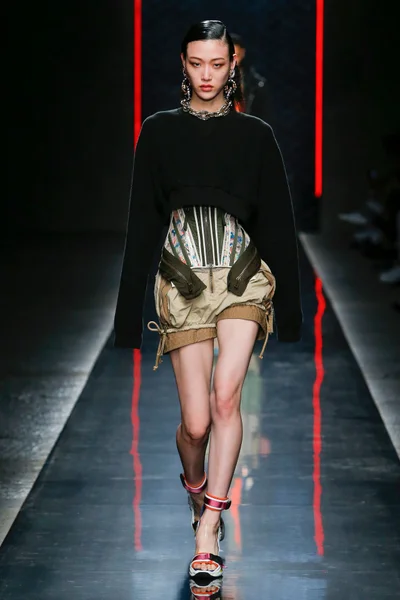 Look 3